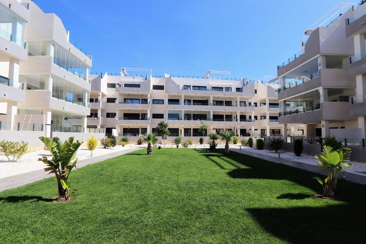 3 makuuhuone Huoneisto myytävänä paikassa Orihuela Costa mukana uima-altaan - 320 000 € (Ref: 10017970)