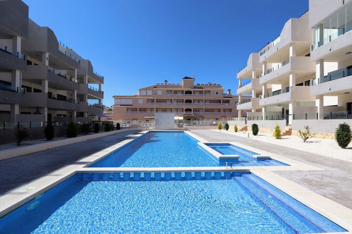 3 makuuhuone Huoneisto myytävänä paikassa Orihuela Costa mukana uima-altaan - 320 000 € (Ref: 10017970)