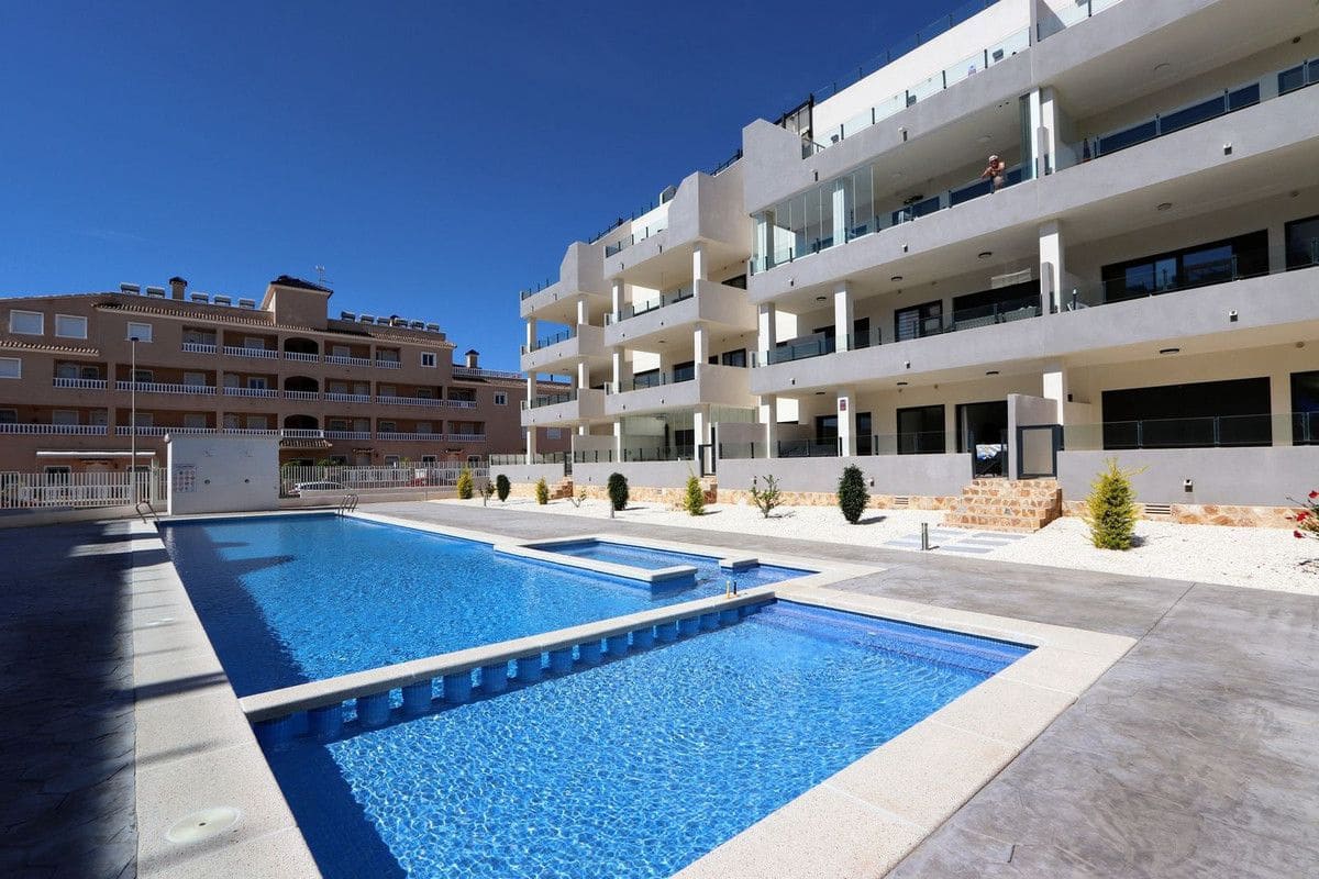 3 makuuhuone Huoneisto myytävänä paikassa Orihuela Costa mukana uima-altaan - 320 000 € (Ref: 10017970)
