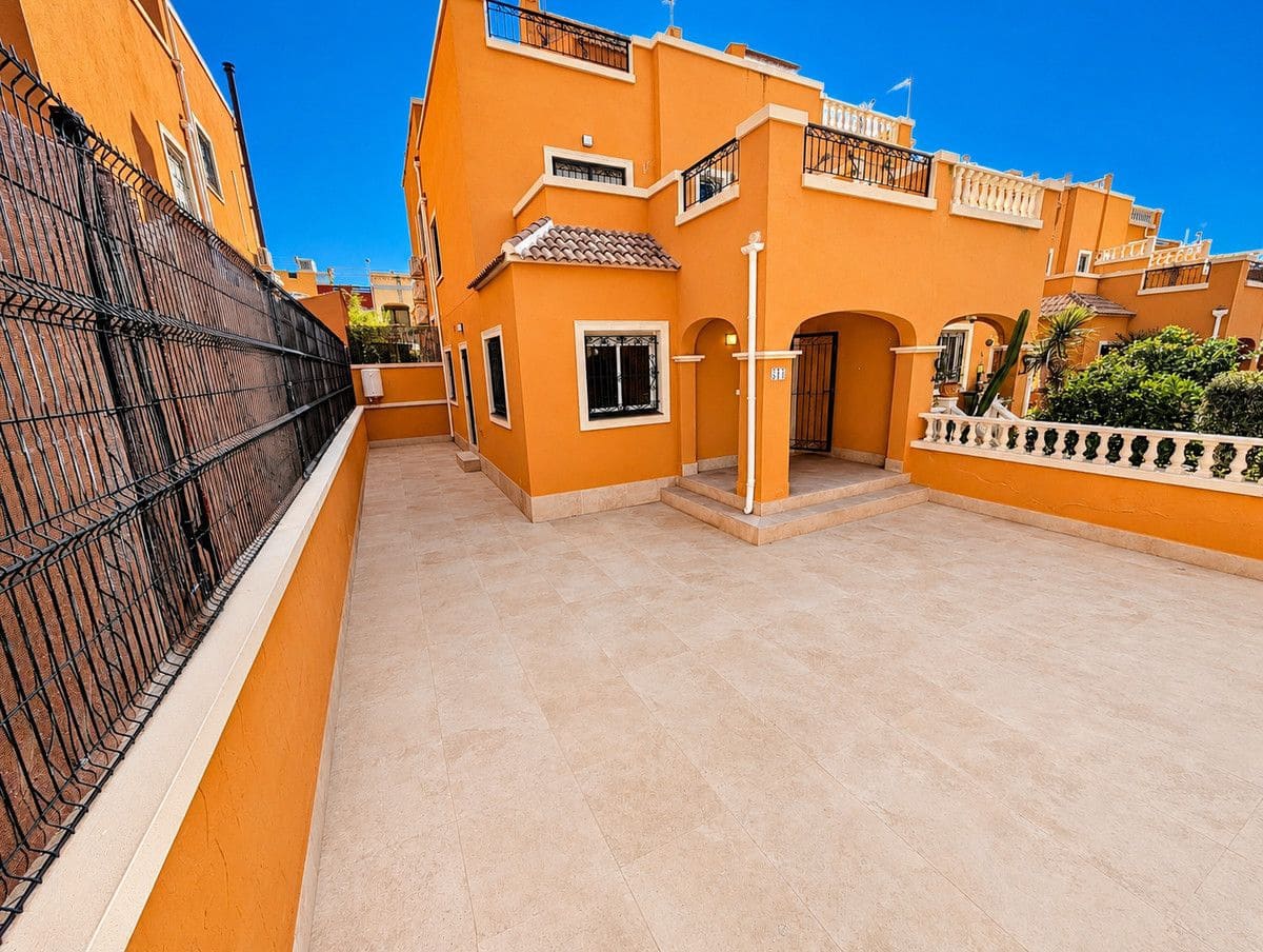 3 chambre Villa/Maison Semi-Mitoyenne à vendre à Orihuela Costa - 259 000 € (Ref: 10017974)