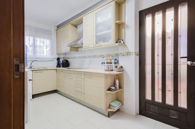 Chalet de 2 habitaciones en Parque de las Naciones, Torrevieja en venta - 221.000 € (Ref: 10017975)