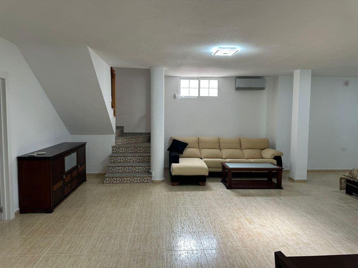 Chalet de 4 habitaciones en Orihuela Costa en venta - 470.000 € (Ref: 10017977)