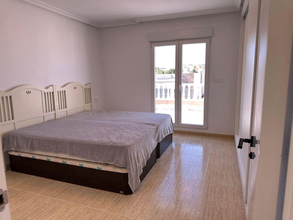 Chalet de 4 habitaciones en Orihuela Costa en venta - 470.000 € (Ref: 10017977)