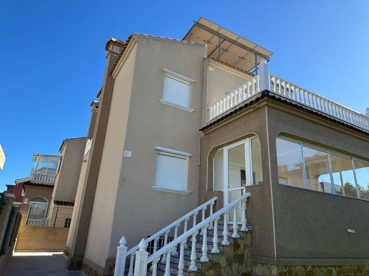 Chalet de 4 habitaciones en Orihuela Costa en venta - 470.000 € (Ref: 10017977)