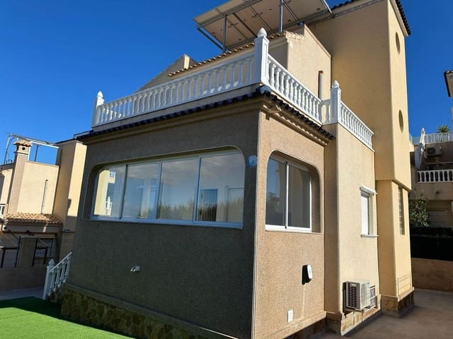 Chalet de 4 habitaciones en Orihuela Costa, Orihuela en venta - 470.000 € (Ref: 10017977)