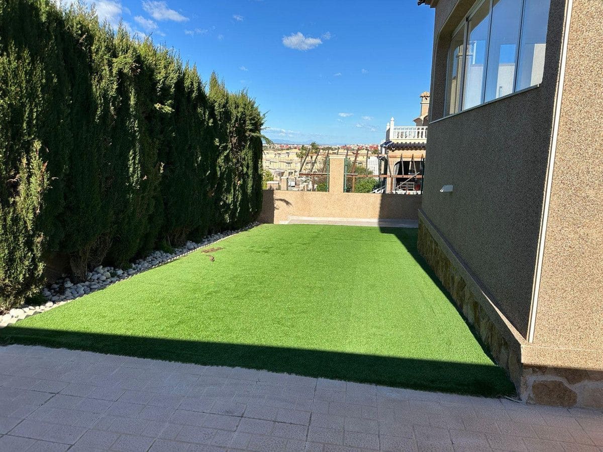 Chalet de 4 habitaciones en Orihuela Costa en venta - 470.000 € (Ref: 10017977)