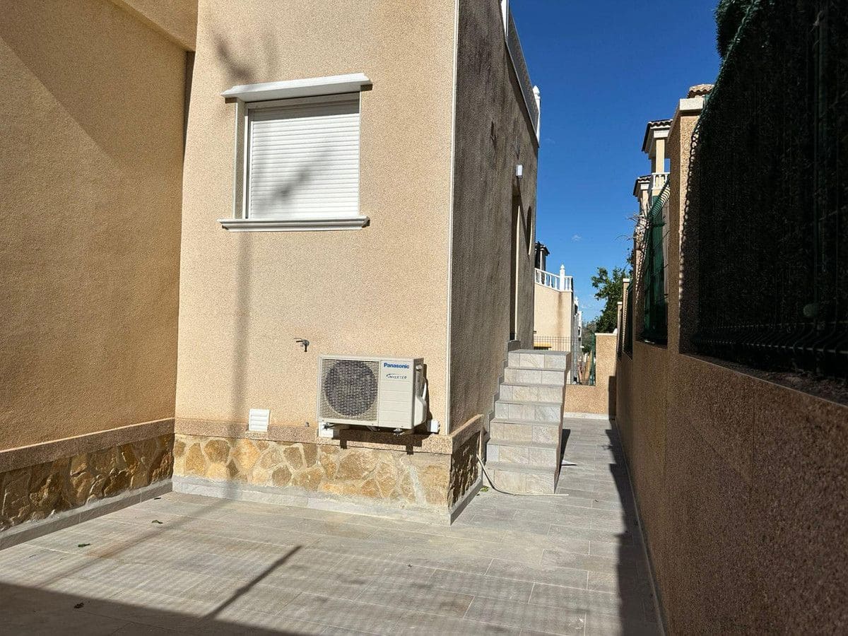 Chalet de 4 habitaciones en Orihuela Costa en venta - 470.000 € (Ref: 10017977)