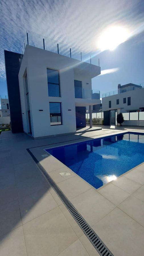 Chalet de 3 habitaciones en La Florida en venta - 650.000 € (Ref: 10017980)