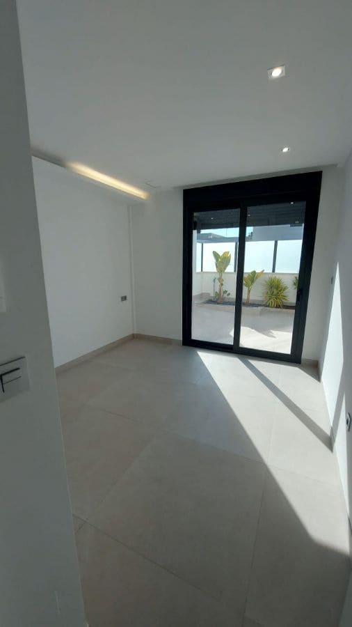 Chalet de 3 habitaciones en La Florida en venta - 650.000 € (Ref: 10017980)