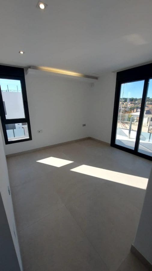 Chalet de 3 habitaciones en La Florida en venta - 650.000 € (Ref: 10017980)