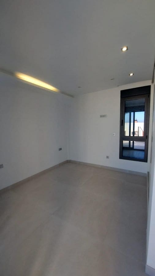 Chalet de 3 habitaciones en La Florida en venta - 650.000 € (Ref: 10017980)