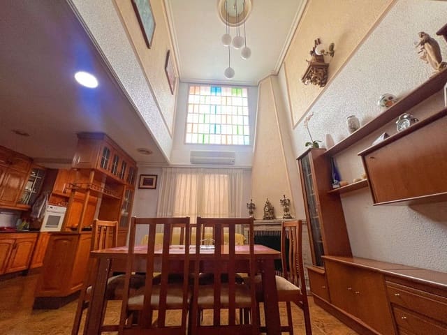5 slaapkamer Appartement te koop in Guardamar del Segura - € 380.000 (Ref: 10017983)