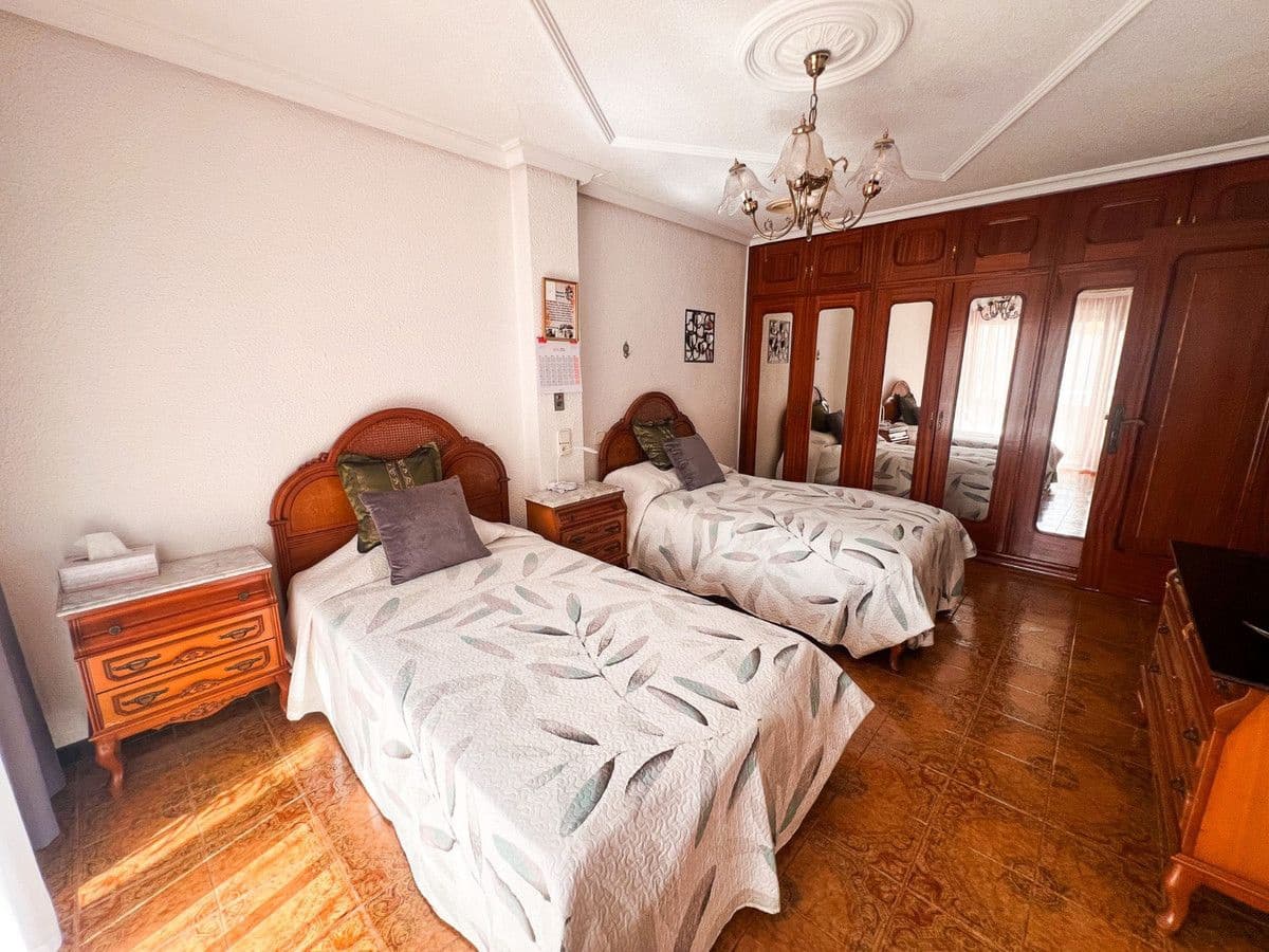 5 slaapkamer Appartement te koop in Guardamar del Segura - € 380.000 (Ref: 10017983)
