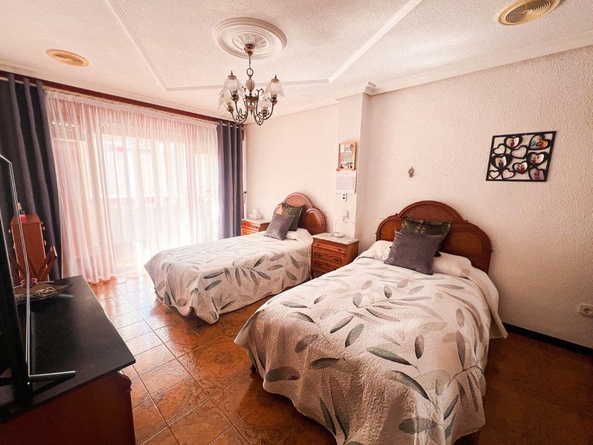 5 slaapkamer Appartement te koop in Guardamar del Segura - € 380.000 (Ref: 10017983)