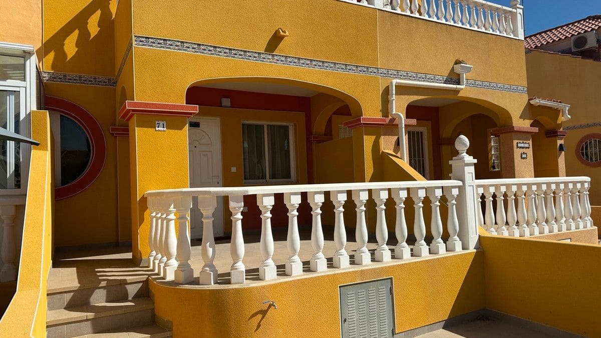 2 bedroom Townhouse for sale in Orihuela Costa with pool - € 255,000 (Ref: 10017984)