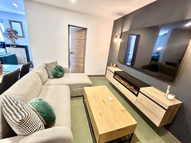 Casa de 4 habitaciones en San Miguel de Salinas en venta - 180.000 € (Ref: 10017987)