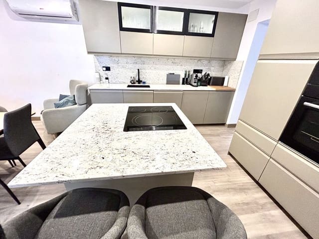 Casa de 4 habitaciones en San Miguel de Salinas en venta - 180.000 € (Ref: 10017987)