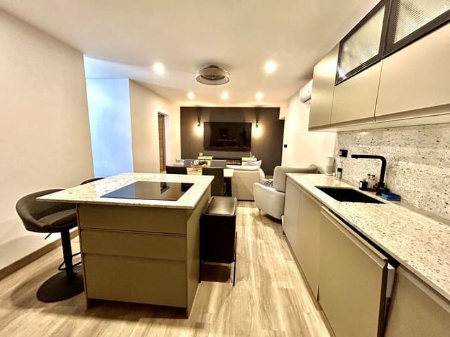 Casa de 4 habitaciones en San Miguel de Salinas en venta - 180.000 € (Ref: 10017987)