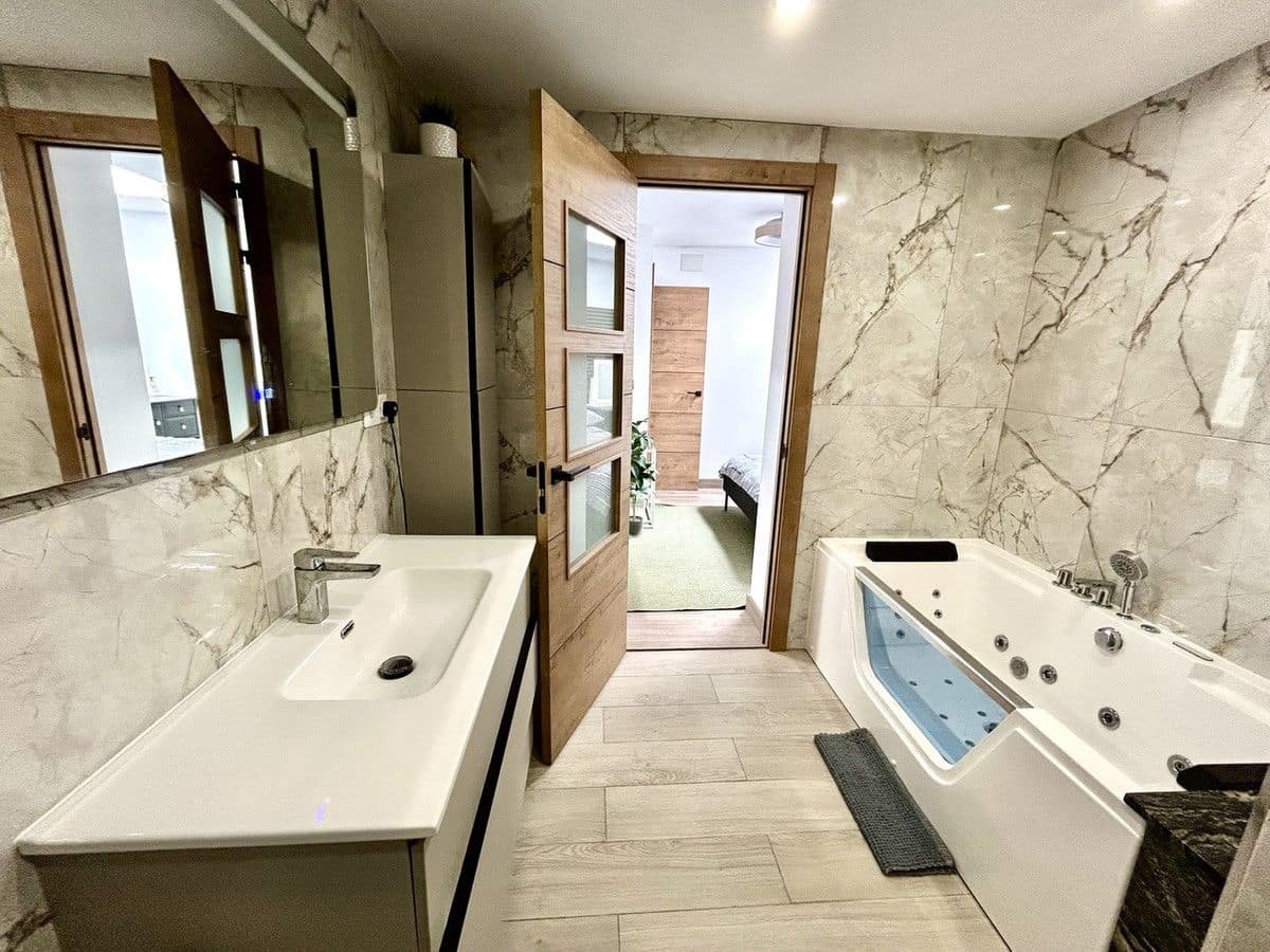 Casa de 4 habitaciones en San Miguel de Salinas en venta - 180.000 € (Ref: 10017987)