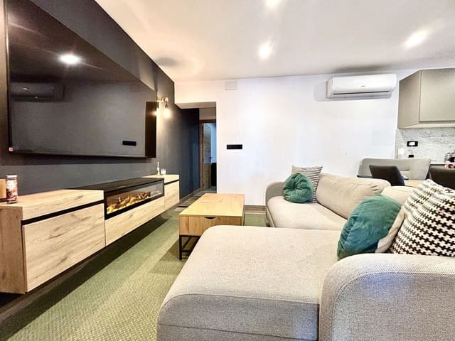 Casa de 4 habitaciones en San Miguel de Salinas en venta - 180.000 € (Ref: 10017987)
