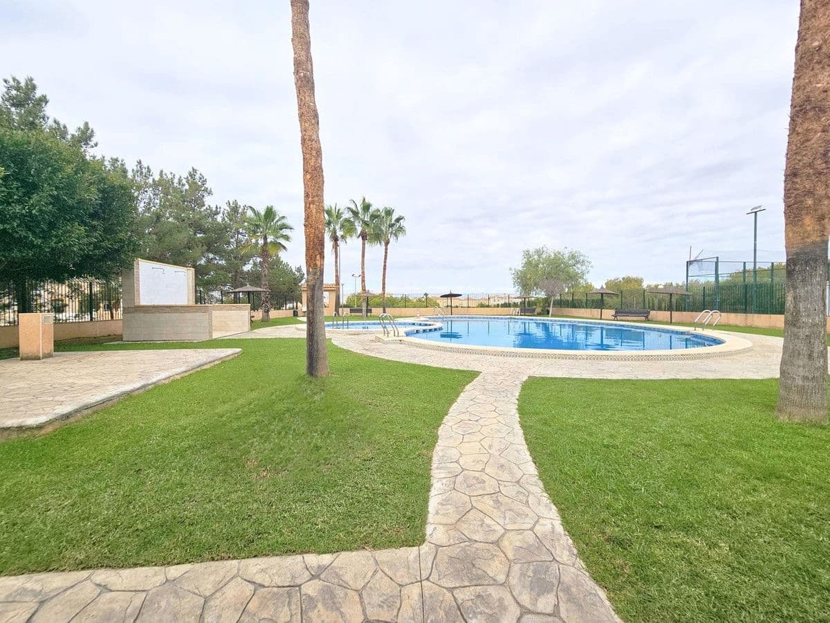 Casa de 6 habitaciones en Orihuela Costa en venta - 280.000 € (Ref: 10017992)
