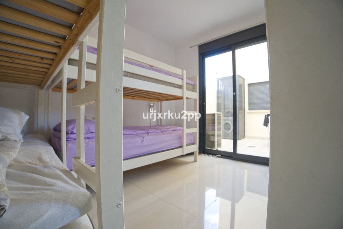 Bungalow de 3 habitaciones en Orihuela Costa en venta - 590.000 € (Ref: 10017994)