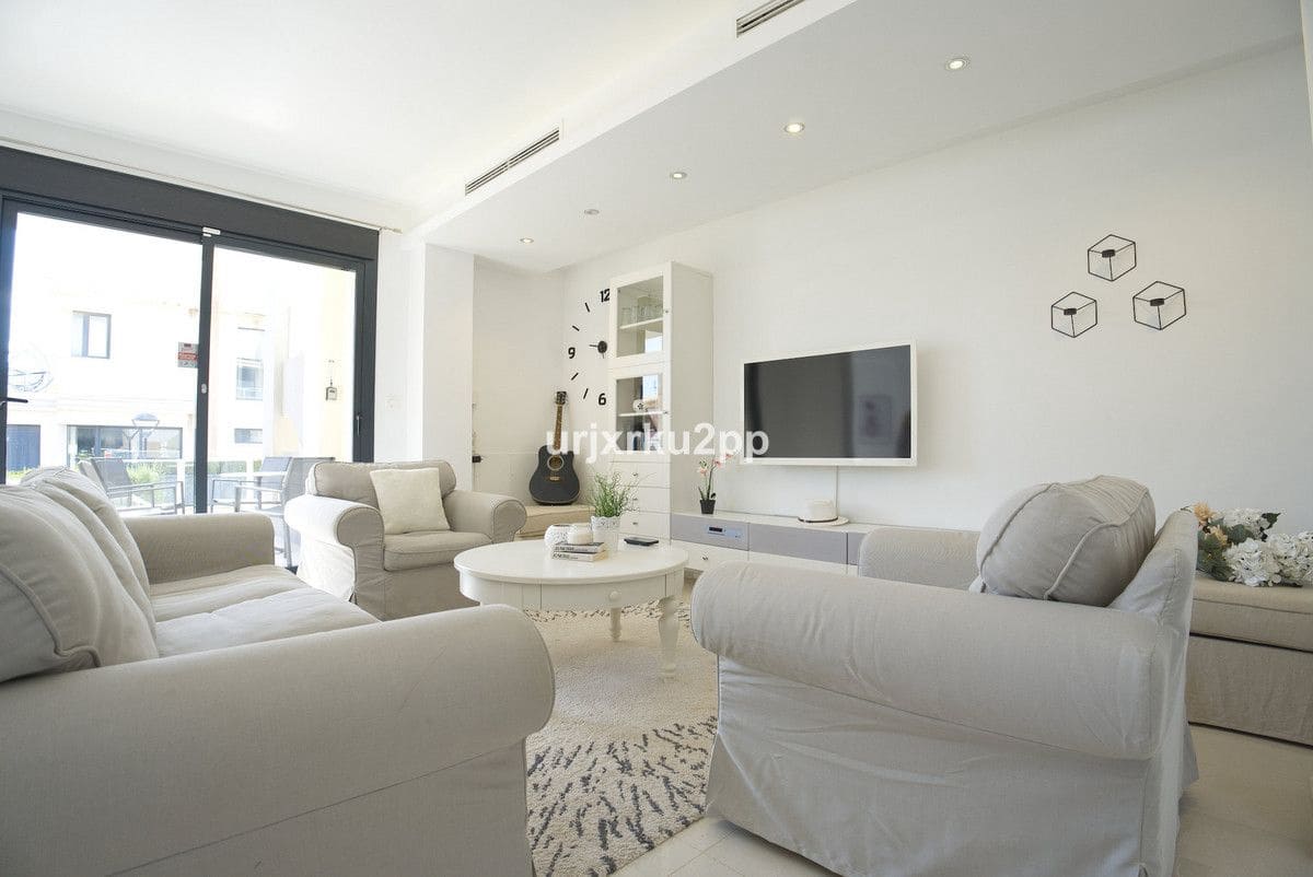 Bungalow de 3 habitaciones en Orihuela Costa en venta - 590.000 € (Ref: 10017994)