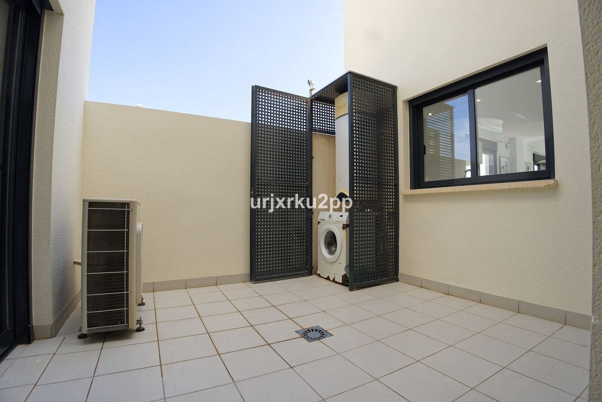 Bungalow de 3 habitaciones en Orihuela Costa en venta - 590.000 € (Ref: 10017994)