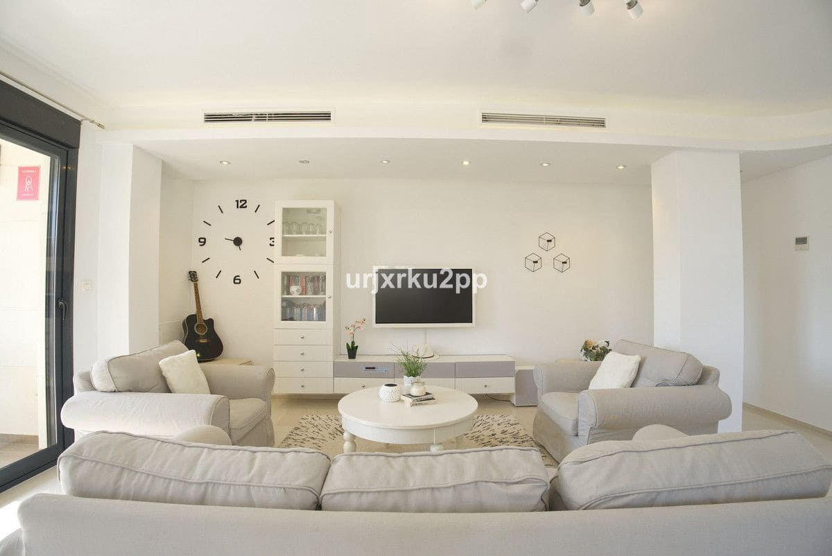 Bungalow de 3 habitaciones en Orihuela Costa en venta - 590.000 € (Ref: 10017994)