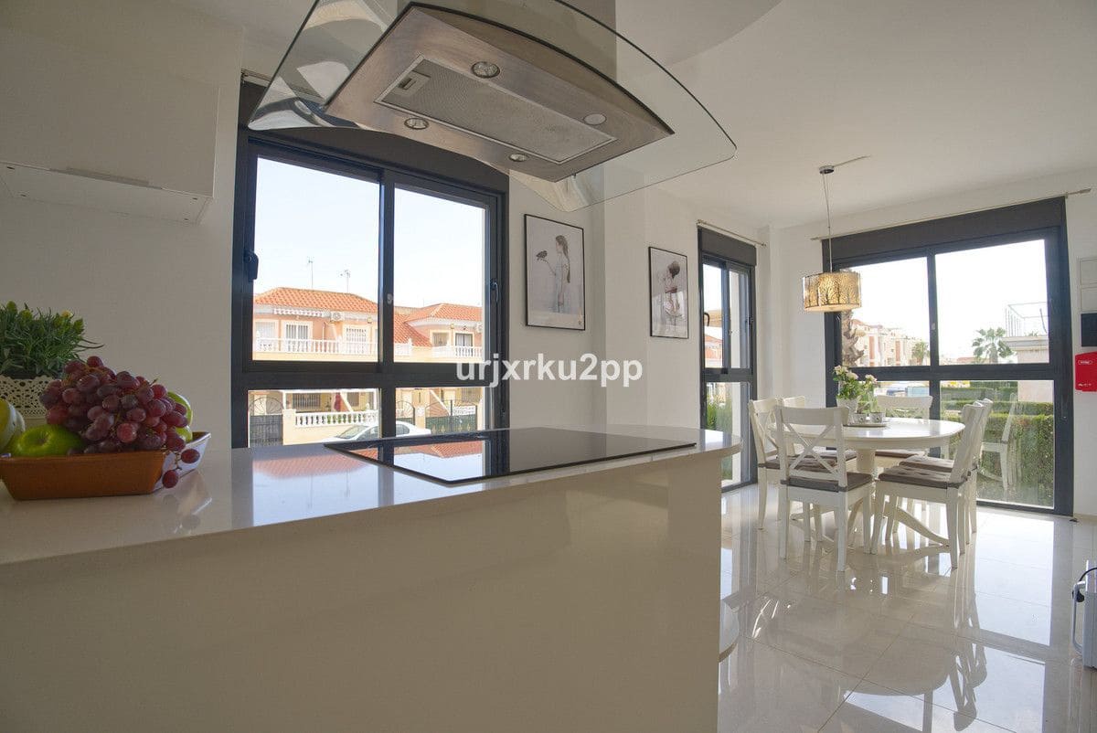Bungalow de 3 habitaciones en Orihuela Costa en venta - 590.000 € (Ref: 10017994)