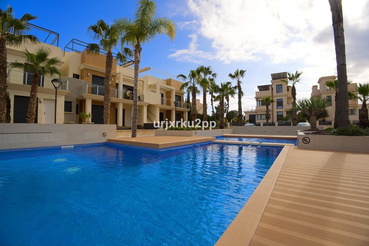 Bungalow de 3 habitaciones en Orihuela Costa en venta - 590.000 € (Ref: 10017994)