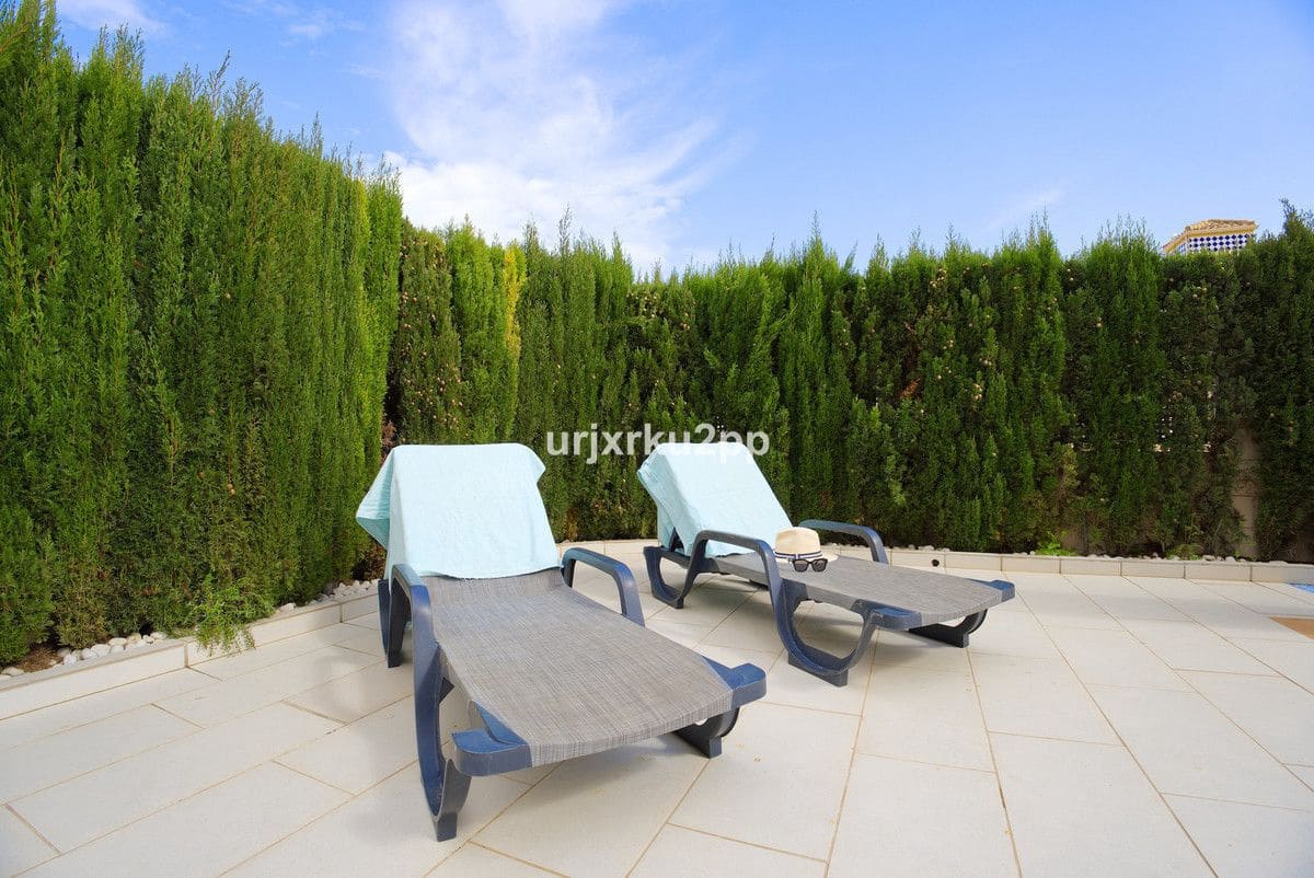 Bungalow de 3 habitaciones en Orihuela Costa en venta - 590.000 € (Ref: 10017994)