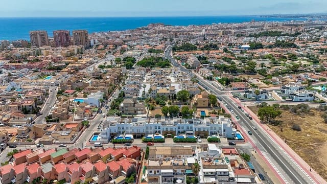 5 slaapkamer Huis te koop in Los Frutales, Torrevieja met zwembad - € 480.000 (Ref: 10017997)
