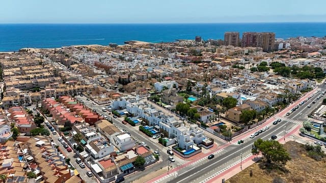 5 slaapkamer Huis te koop in Los Frutales, Torrevieja met zwembad - € 480.000 (Ref: 10017997)