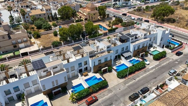 5 slaapkamer Huis te koop in Los Frutales, Torrevieja met zwembad - € 480.000 (Ref: 10017997)