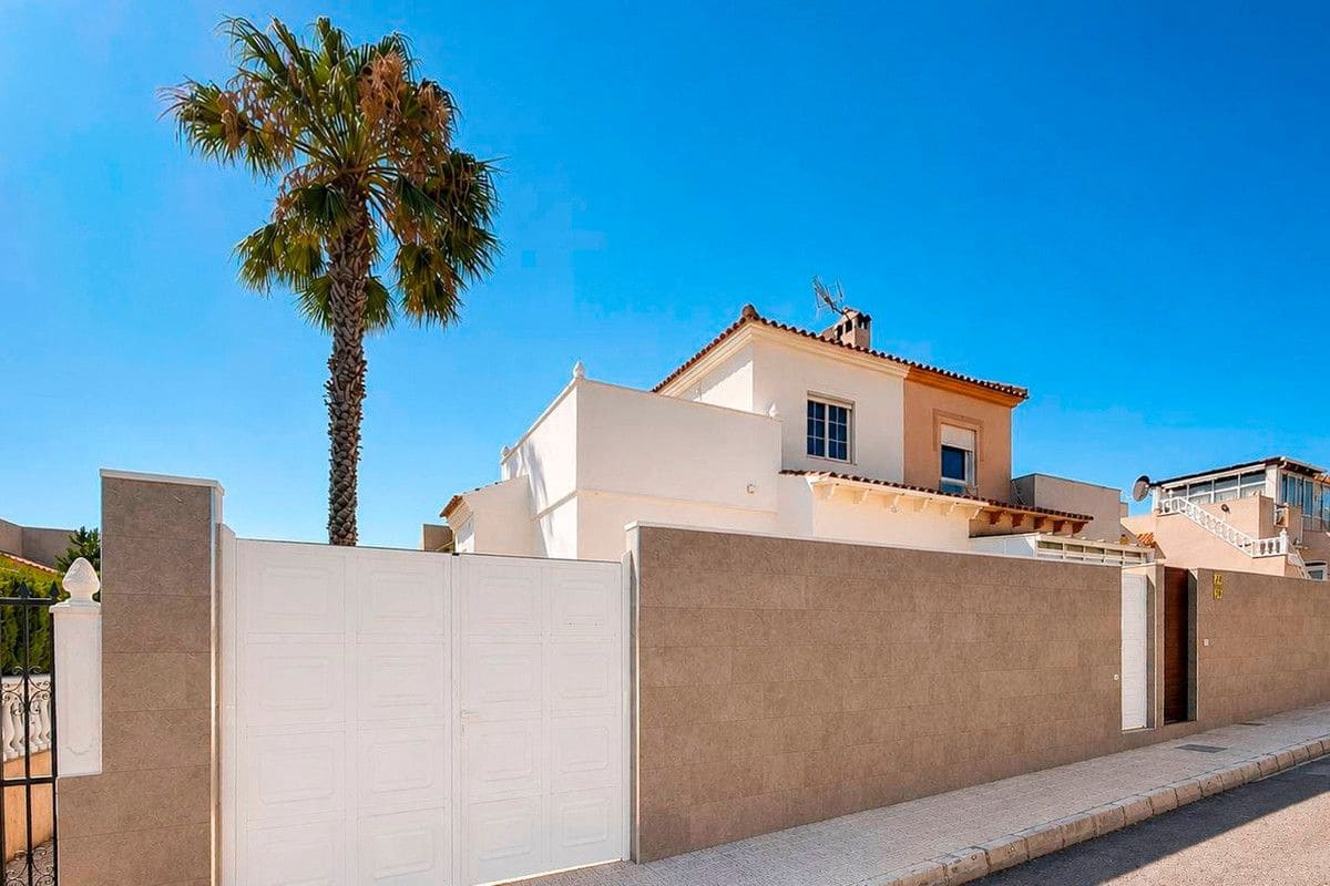 3 bedroom Terraced Villa for sale in Orihuela Costa with pool - € 239,000 (Ref: 10017998)