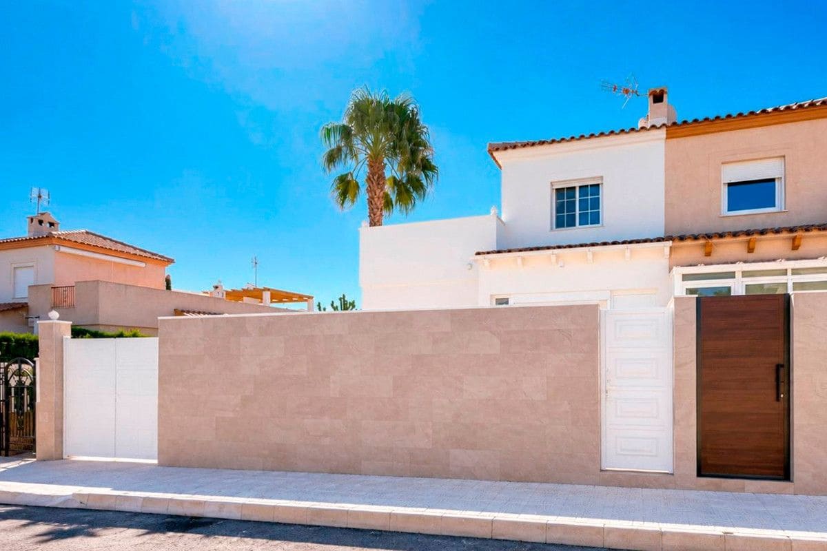 3 bedroom Terraced Villa for sale in Orihuela Costa with pool - € 239,000 (Ref: 10017998)