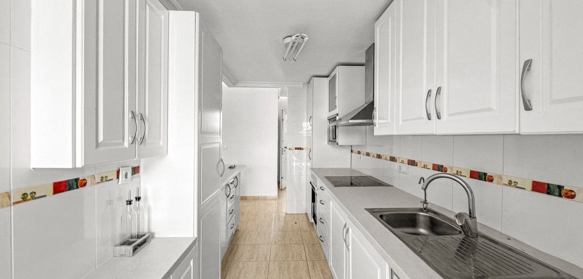 3 slaapkamer Appartement te koop in La Zenia met zwembad - € 339.000 (Ref: 10018610)
