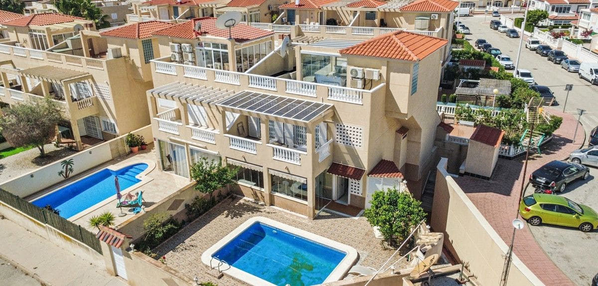 3 slaapkamer Appartement te koop in La Zenia met zwembad - € 339.000 (Ref: 10018610)
