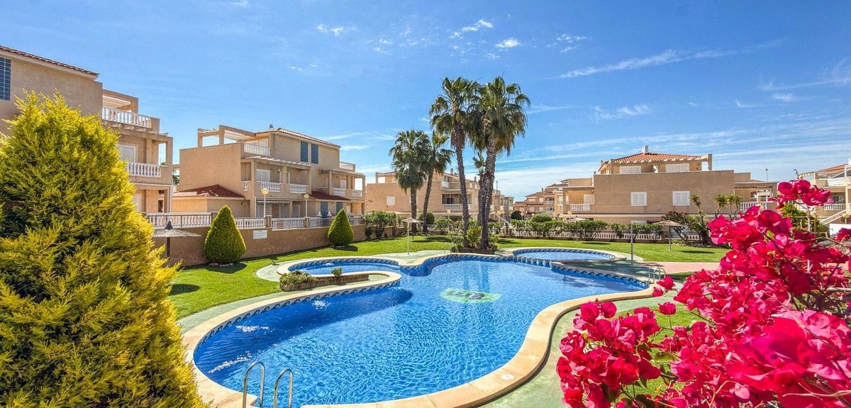 3 slaapkamer Appartement te koop in La Zenia met zwembad - € 339.000 (Ref: 10018610)