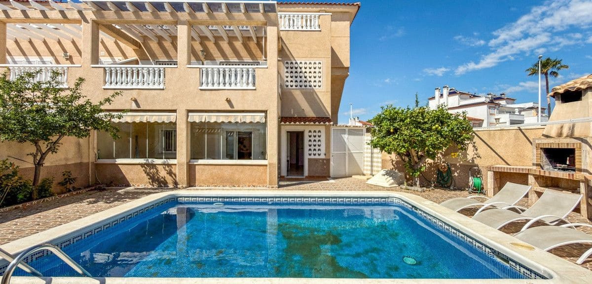 3 slaapkamer Appartement te koop in La Zenia met zwembad - € 339.000 (Ref: 10018610)