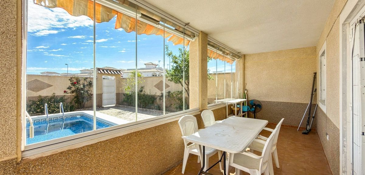 3 slaapkamer Appartement te koop in La Zenia met zwembad - € 339.000 (Ref: 10018610)