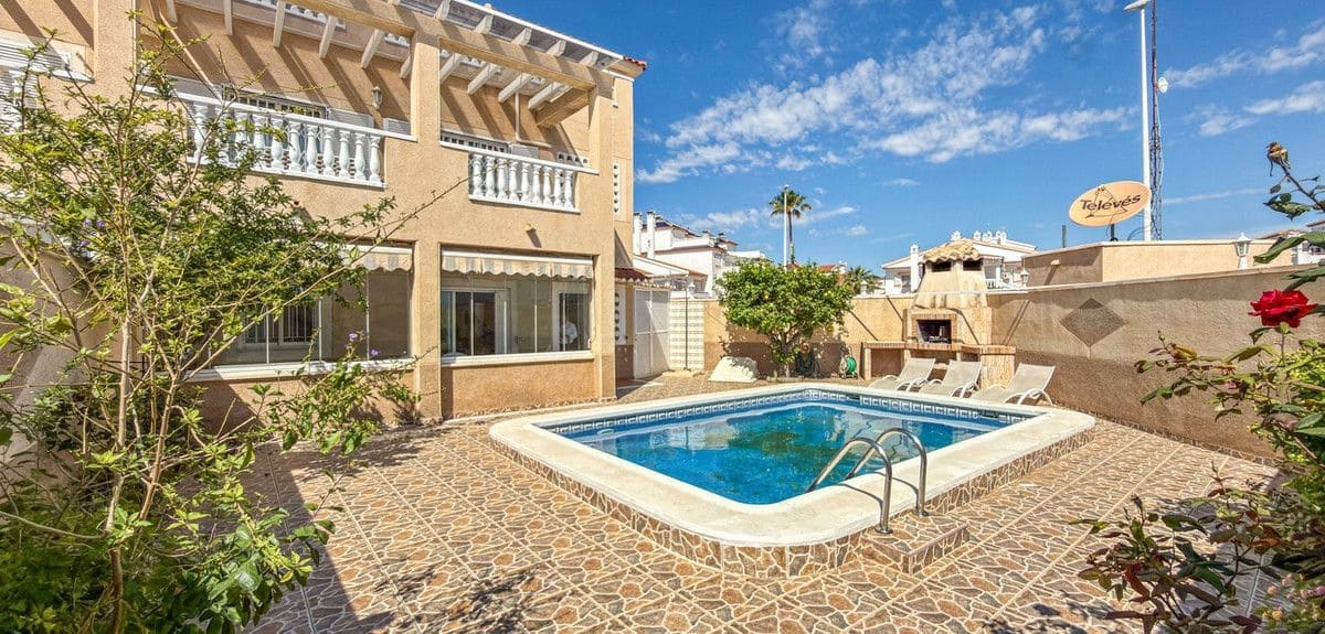 3 slaapkamer Appartement te koop in La Zenia met zwembad - € 339.000 (Ref: 10018610)