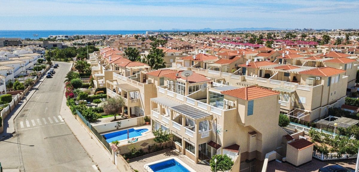 3 slaapkamer Appartement te koop in La Zenia met zwembad - € 339.000 (Ref: 10018610)