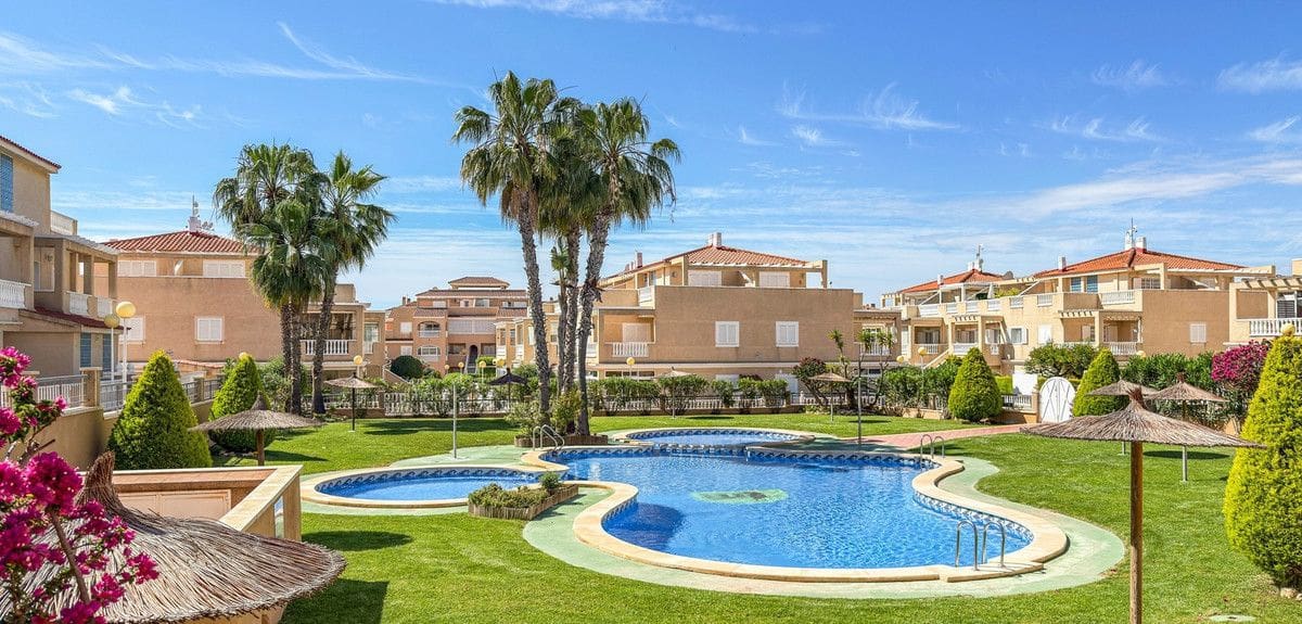 3 slaapkamer Appartement te koop in La Zenia met zwembad - € 339.000 (Ref: 10018610)