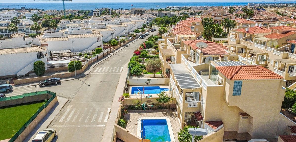 3 slaapkamer Appartement te koop in La Zenia met zwembad - € 339.000 (Ref: 10018610)