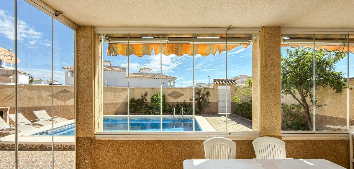3 slaapkamer Appartement te koop in La Zenia met zwembad - € 339.000 (Ref: 10018610)