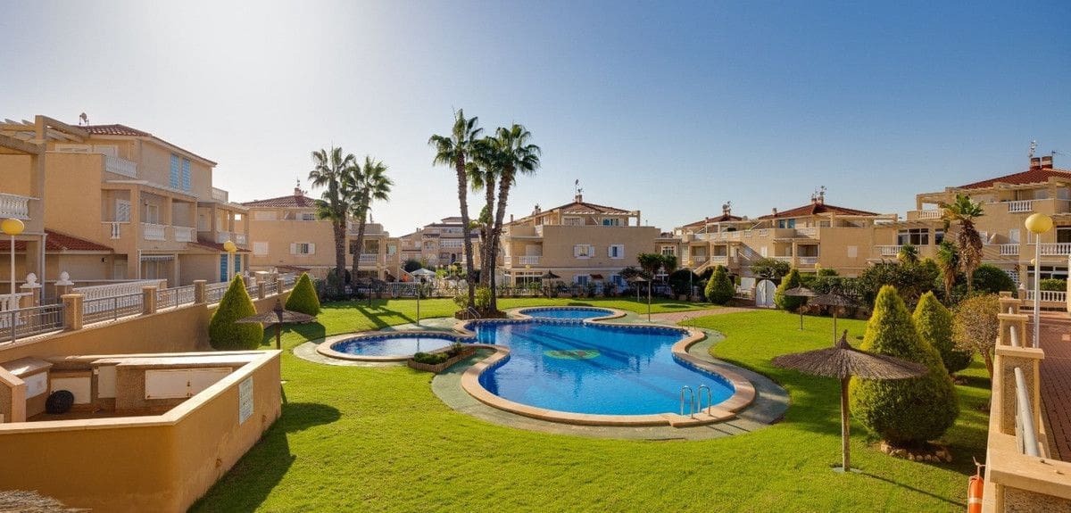 3 slaapkamer Appartement te koop in La Zenia met zwembad - € 339.000 (Ref: 10018610)