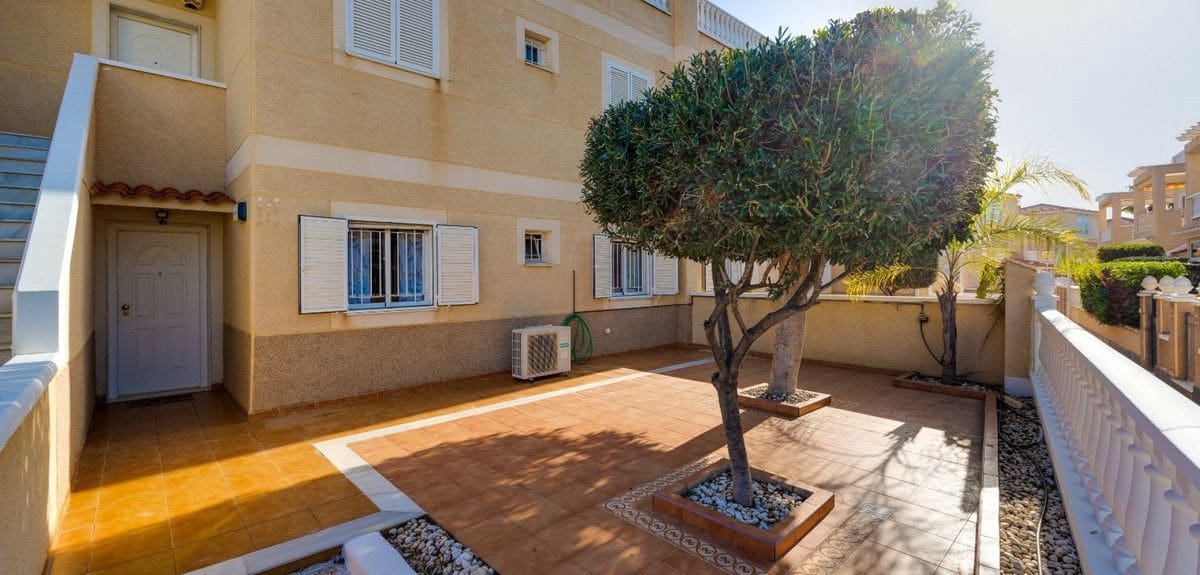 3 slaapkamer Appartement te koop in La Zenia met zwembad - € 339.000 (Ref: 10018610)