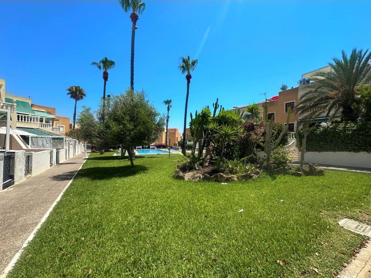 Chalet de 1 habitación en La Mata en venta con piscina - 146.900 € (Ref: 10018611)